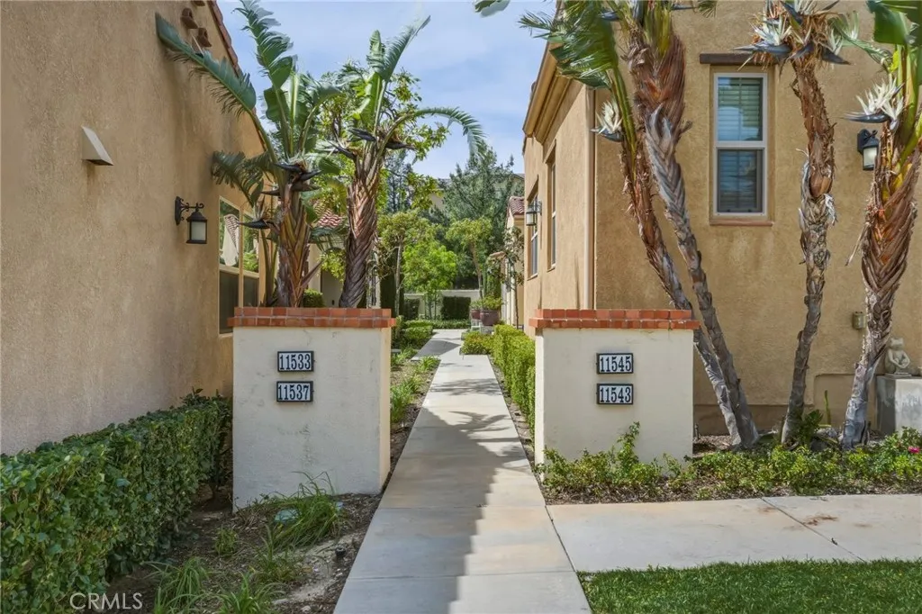 11537 Amalfi, Porter Ranch, CA 91326 - Photo 4 of 35, Porter Ranch, CA