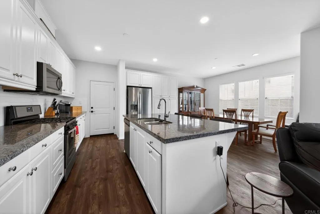 https://cdn.realtyfeed.com/cdn/127/306683341/0847c88e048f2f3722678db4242cca30.webp