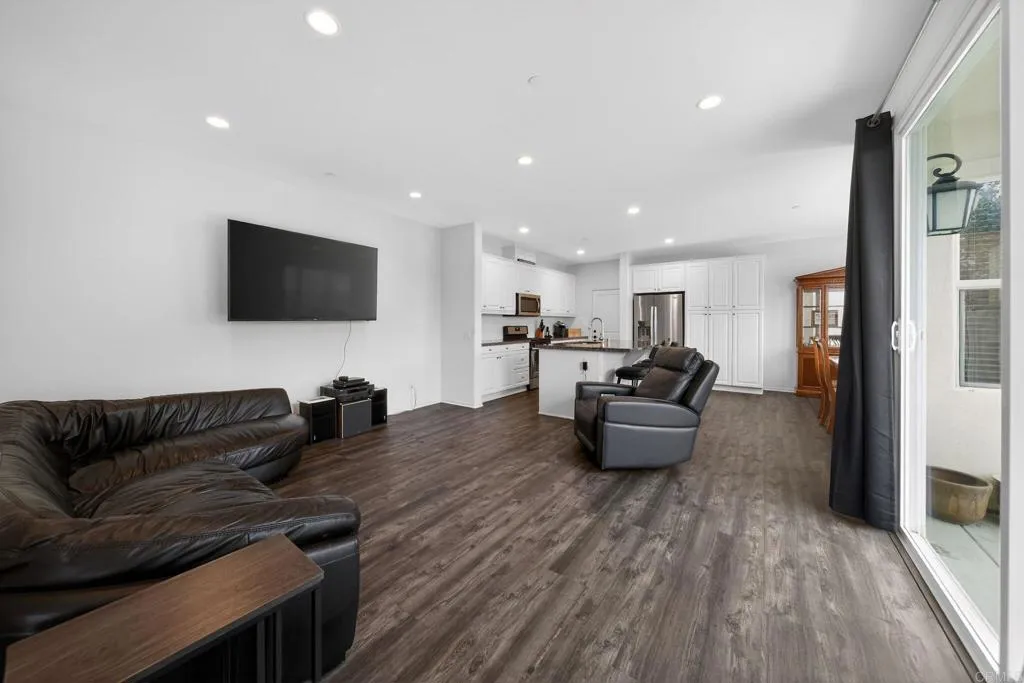 https://cdn.realtyfeed.com/cdn/127/306683341/20b444a9f555bb4e65f5ed608807e518.webp