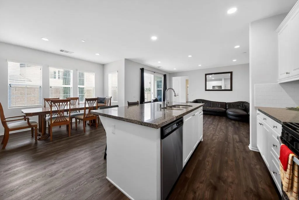 https://cdn.realtyfeed.com/cdn/127/306683341/642c6c782203be319a71ae660c65e798.webp