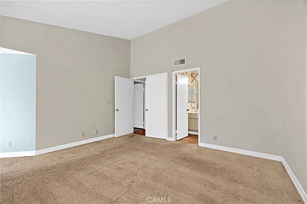 https://cdn.realtyfeed.com/cdn/127/306683463/15ca7eecdb8418ded52b58783a59b94d.webp