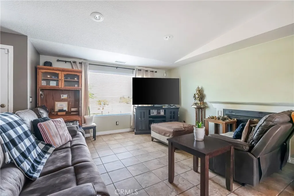 17133 Mesquite Rd, Apple Valley, CA, 92307