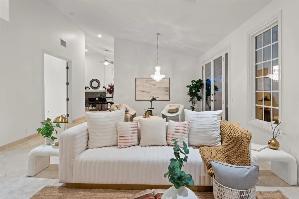 https://cdn.realtyfeed.com/cdn/127/306683887/8b8436859f3212dee553bb9086831b71.webp