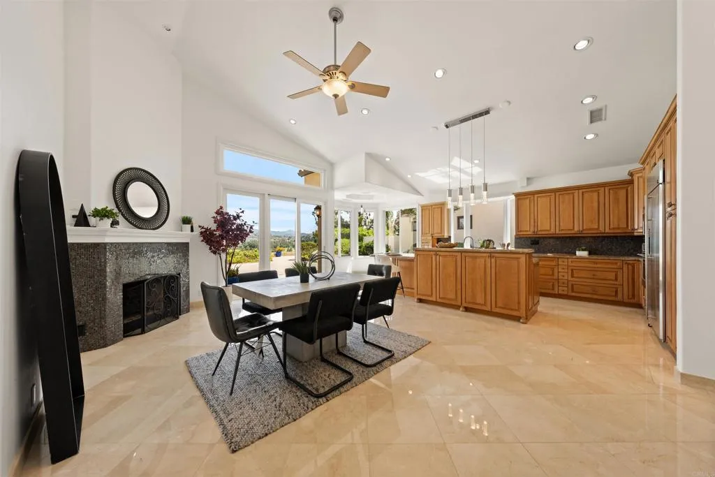 https://cdn.realtyfeed.com/cdn/127/306683887/ab26f254f05cd8b3e2a3b7d193c84b37.webp