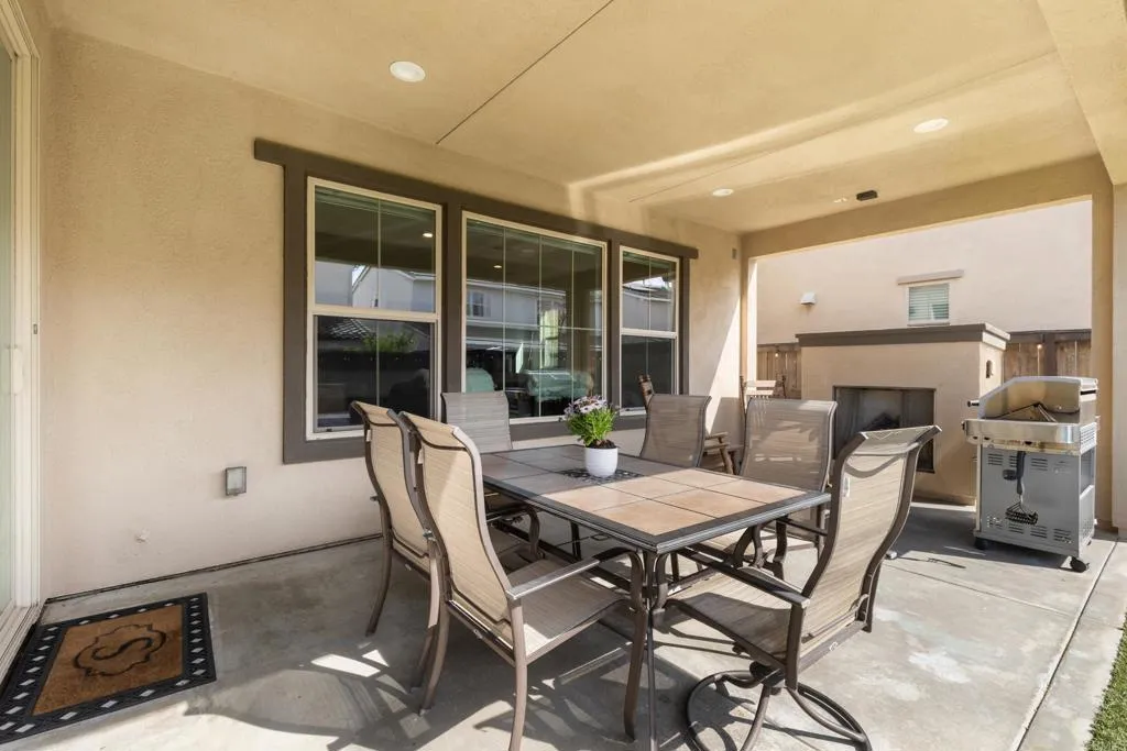 https://cdn.realtyfeed.com/cdn/127/306683943/c3b9a860cc484e365503d297b553dea1.webp