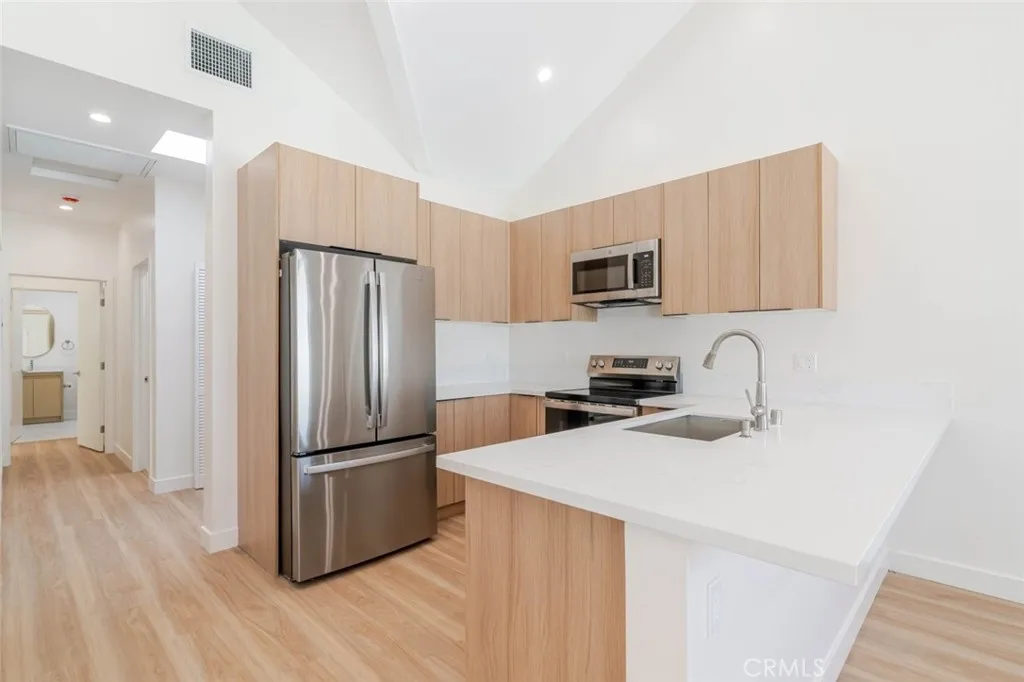Canoga Park, CA 91304