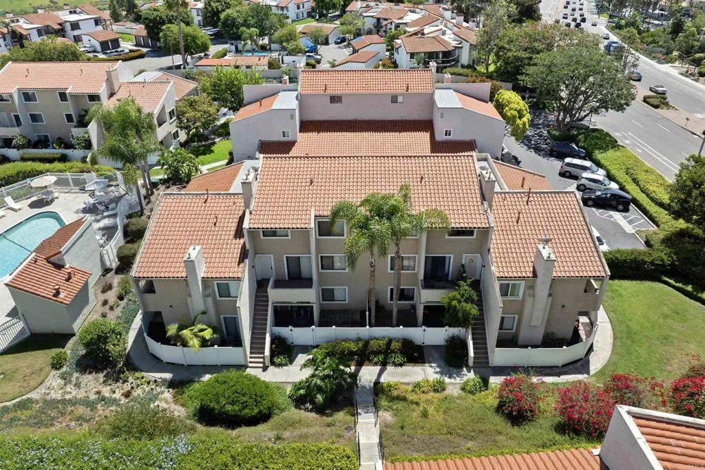 Browse active condo listings in LA COSTA