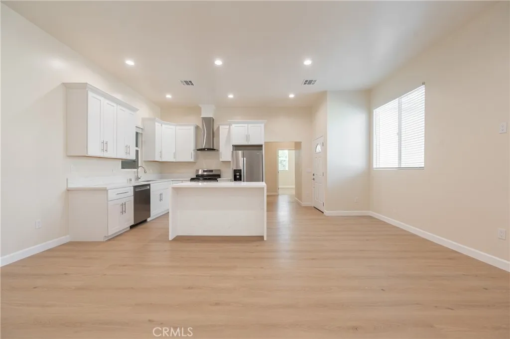 7514 Forbes Avenue, Lake Balboa, CA 91406 - Photo 3 of 15, Lake Balboa, CA