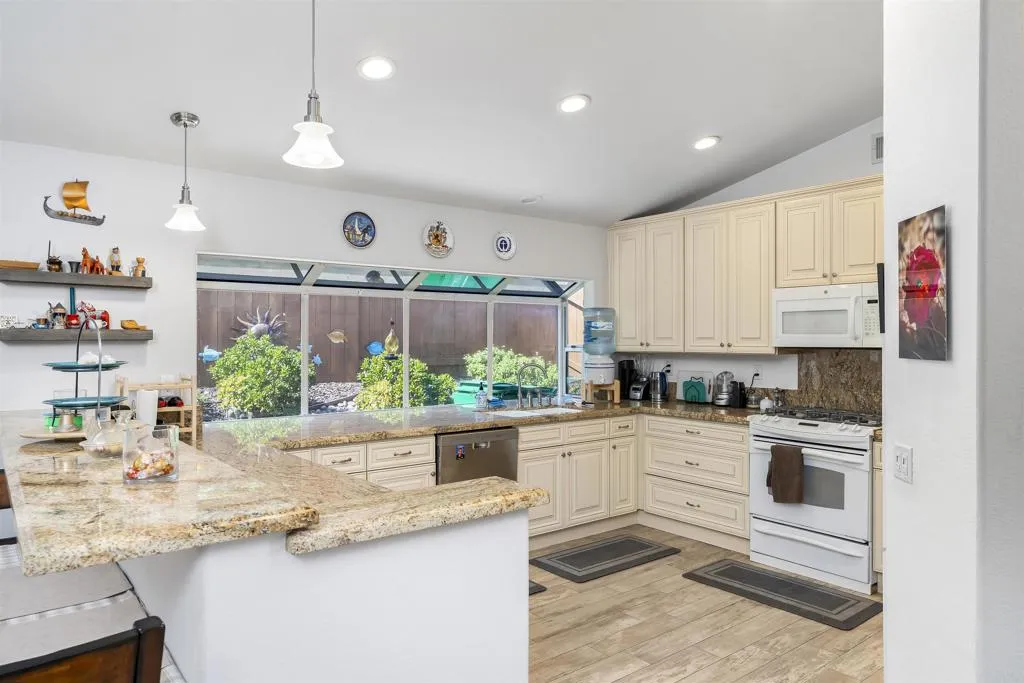 https://cdn.realtyfeed.com/cdn/127/306684127/cf32383fe72c7e967280a73b9c6ad143.webp