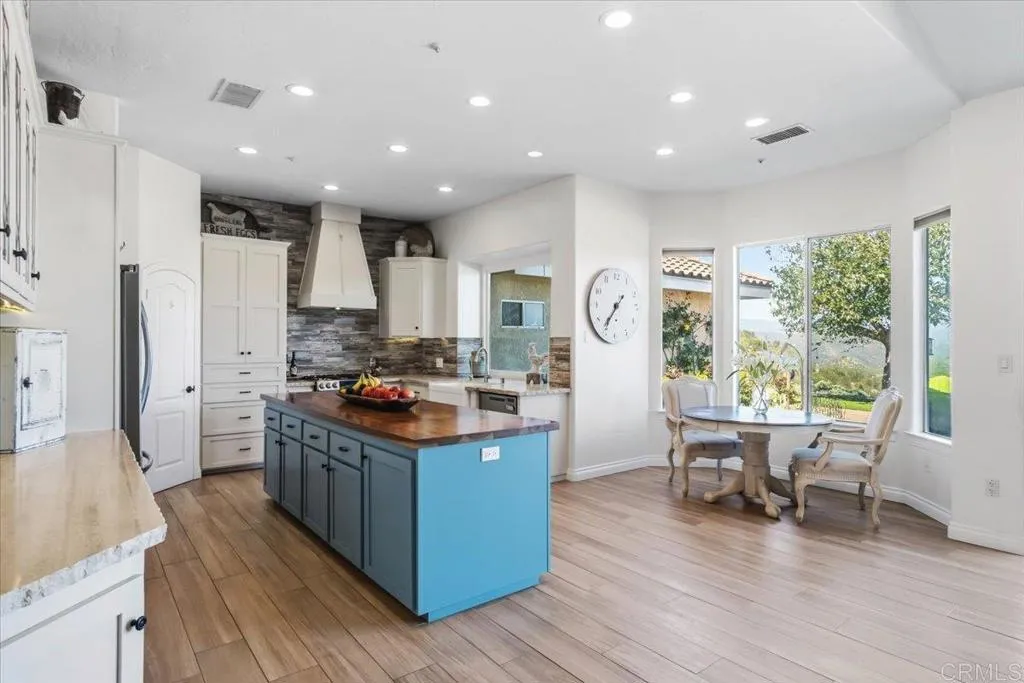 https://cdn.realtyfeed.com/cdn/127/306684223/26766b4f50c78ae8fd25066aa52ab6bb.webp