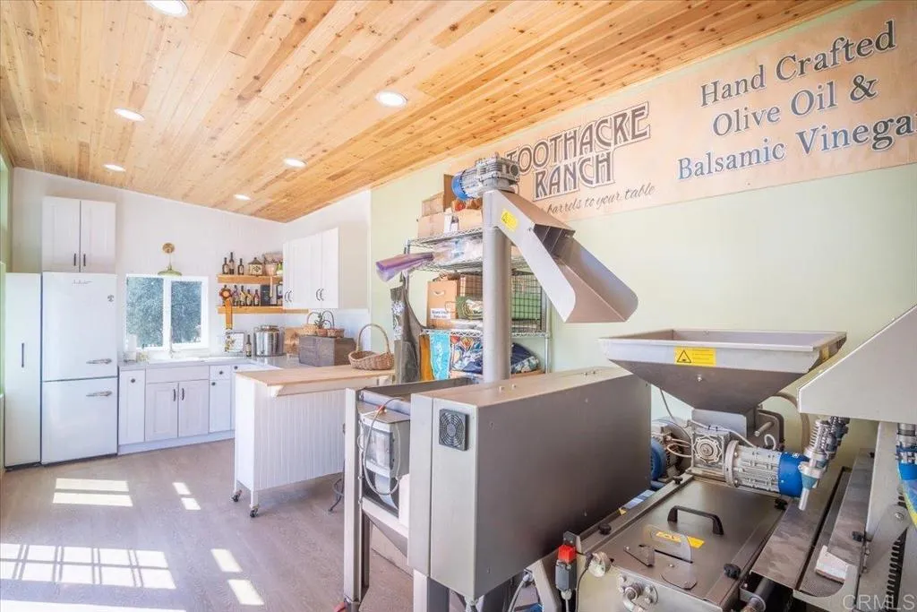 https://cdn.realtyfeed.com/cdn/127/306684223/7775c26229e4d91d0c05d62e128a73d3.webp
