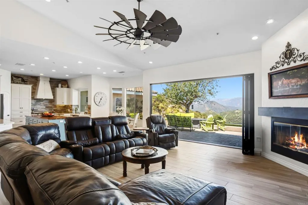 https://cdn.realtyfeed.com/cdn/127/306684223/82a625874c1aff7107f10d012f9cda16.webp