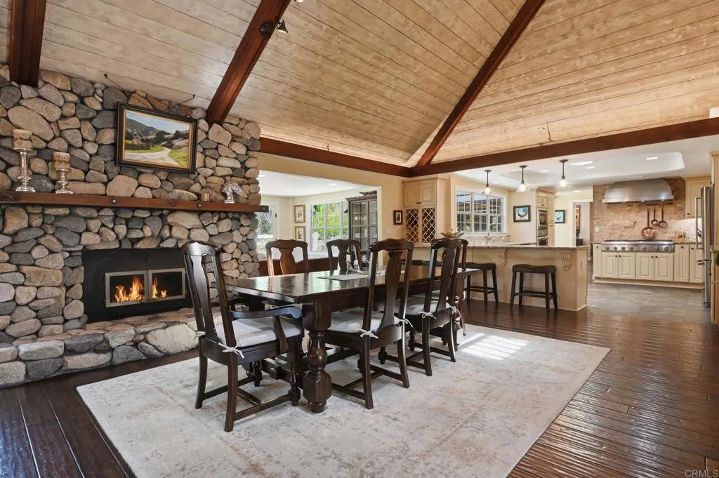 https://cdn.realtyfeed.com/cdn/127/306684226/40ec584e4eb5db5f39f86fc3aa2d1ad0.webp