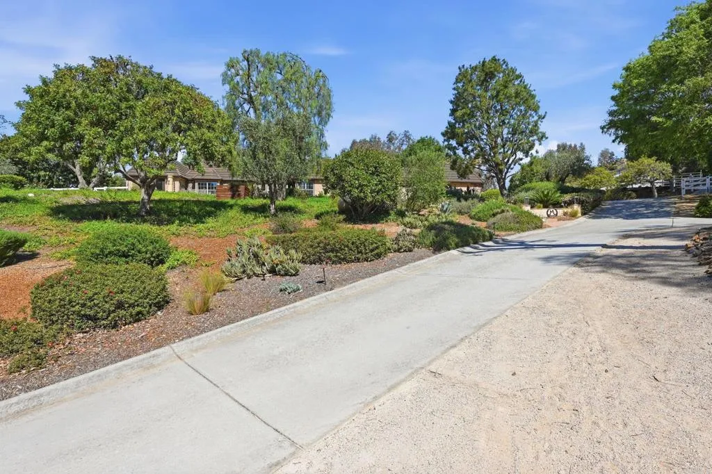 https://cdn.realtyfeed.com/cdn/127/306684226/cde659ca53b04c3c2679749ba5685b36.webp