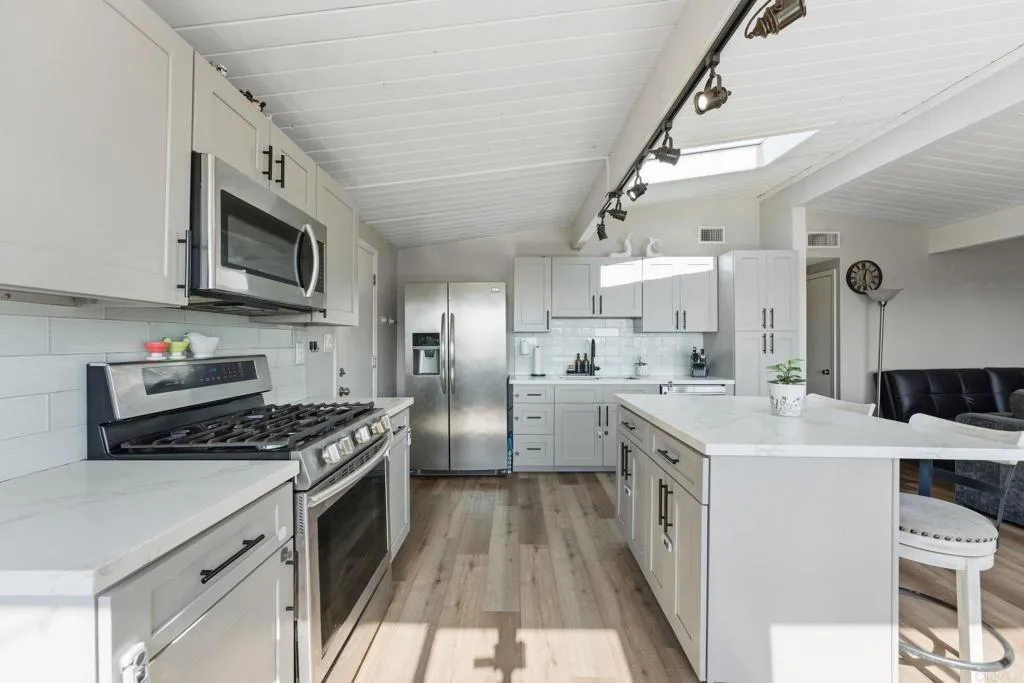 https://cdn.realtyfeed.com/cdn/127/306684325/34a38f8bb2026b71b729cde8c359407d.webp