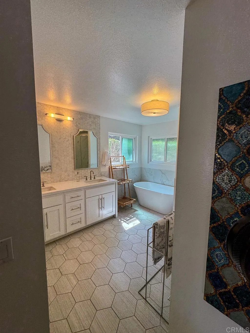 https://cdn.realtyfeed.com/cdn/127/306684367/a1c41a7fd04a2a0ca7213607cfa894a2.webp