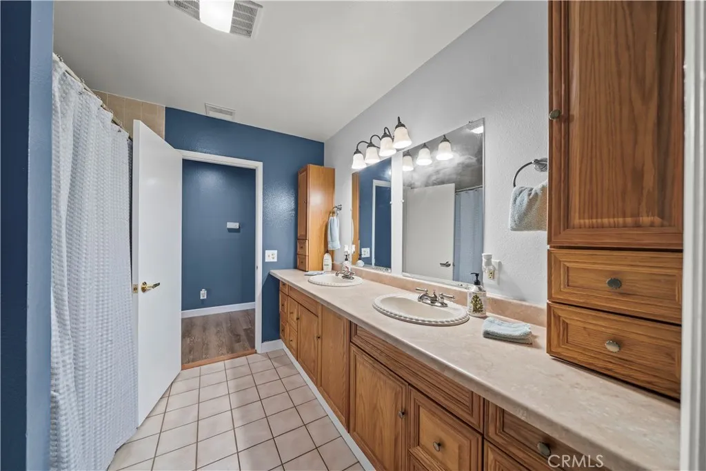 https://cdn.realtyfeed.com/cdn/127/306684503/9cbeb7d466d827aa27231db111ece560.webp