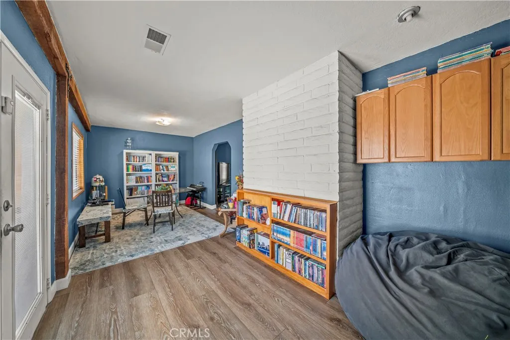 https://cdn.realtyfeed.com/cdn/127/306684503/a8bca9f569bfe3486c054c916c6d7792.webp