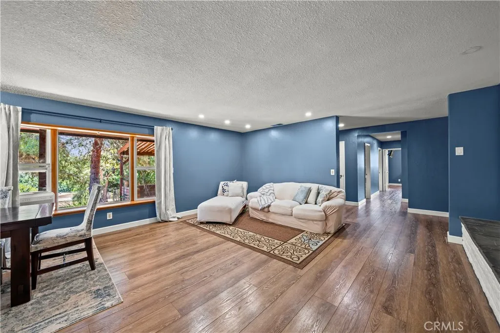https://cdn.realtyfeed.com/cdn/127/306684503/f74688afc81f2b47301b81662b185652.webp