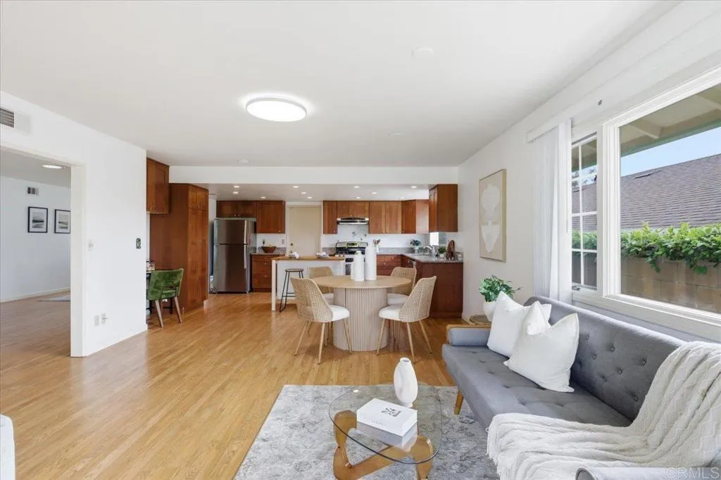 https://cdn.realtyfeed.com/cdn/127/306684550/8a3f5fd9e9e54b32f8dc737f31d052fa.webp