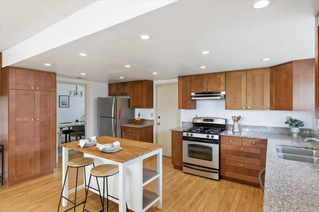 https://cdn.realtyfeed.com/cdn/127/306684550/f2ef8c62fea33c4b780640660d8f7548.webp