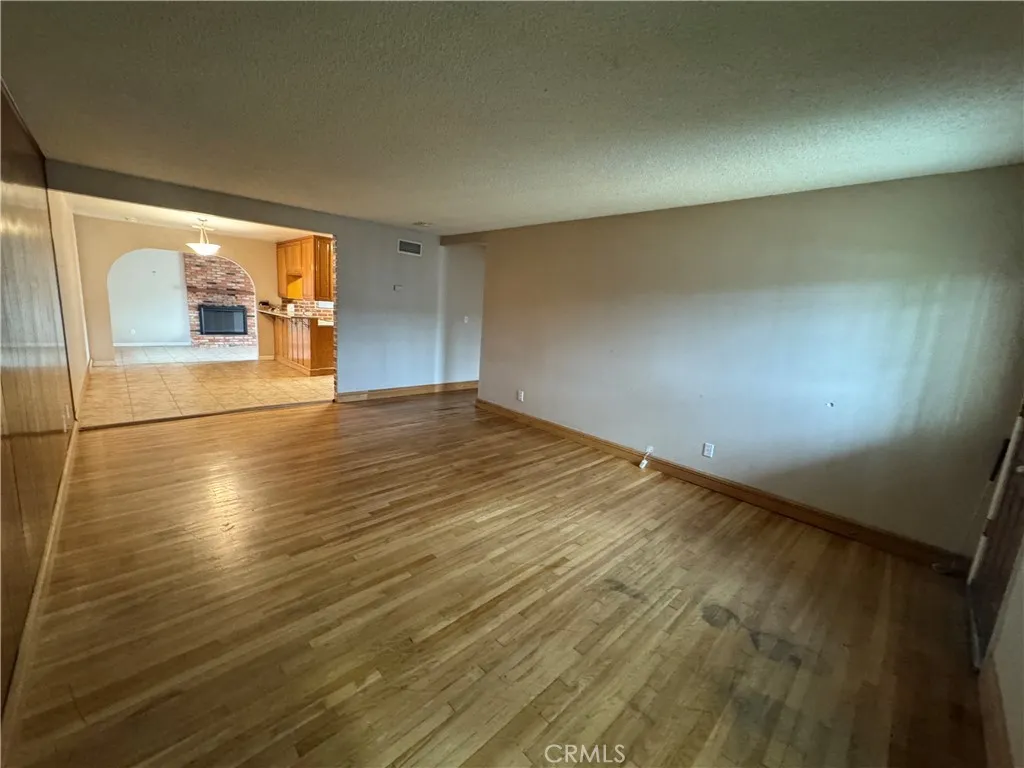 https://cdn.realtyfeed.com/cdn/127/306684551/46a76837201efb1b19432f7044b53e44.webp