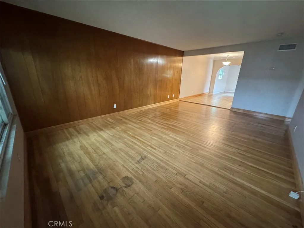https://cdn.realtyfeed.com/cdn/127/306684551/4c0c55f501571627a88b15889856a279.webp