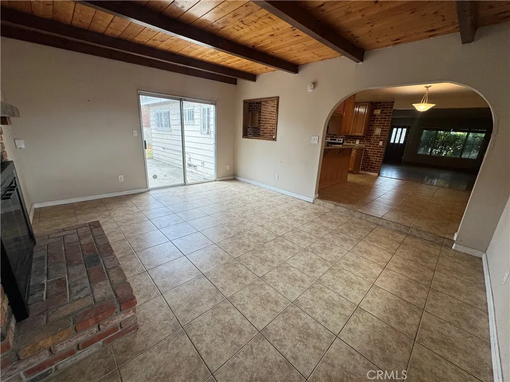 https://cdn.realtyfeed.com/cdn/127/306684551/67e60c3accbaaad3002da59c07873684.webp