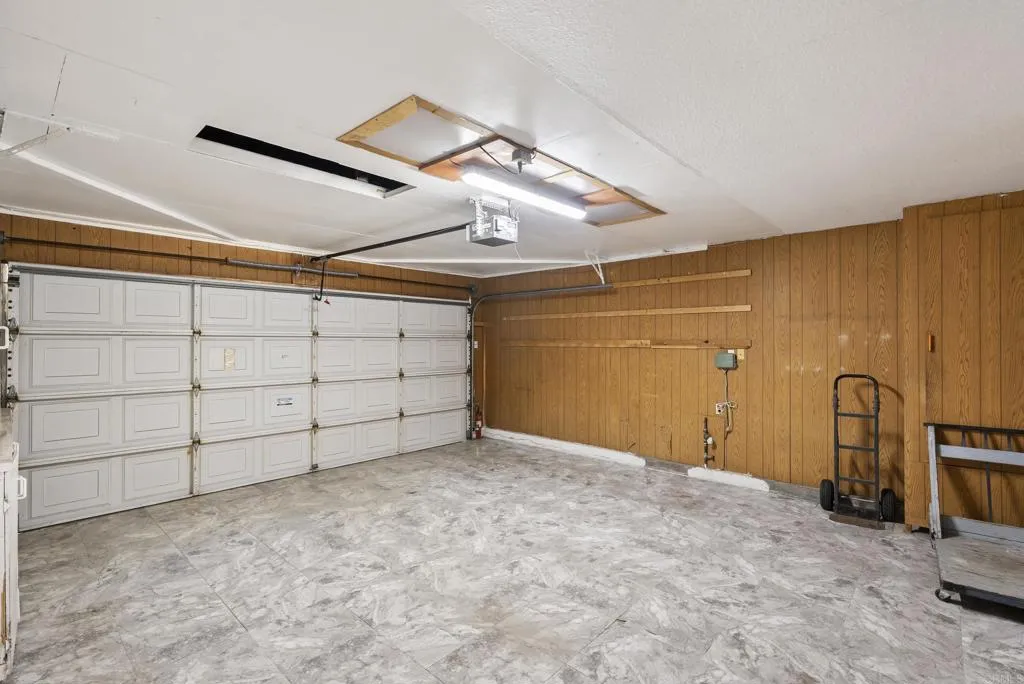 https://cdn.realtyfeed.com/cdn/127/306684586/c9b89fe08aaab170841b83822fe3eb08.webp
