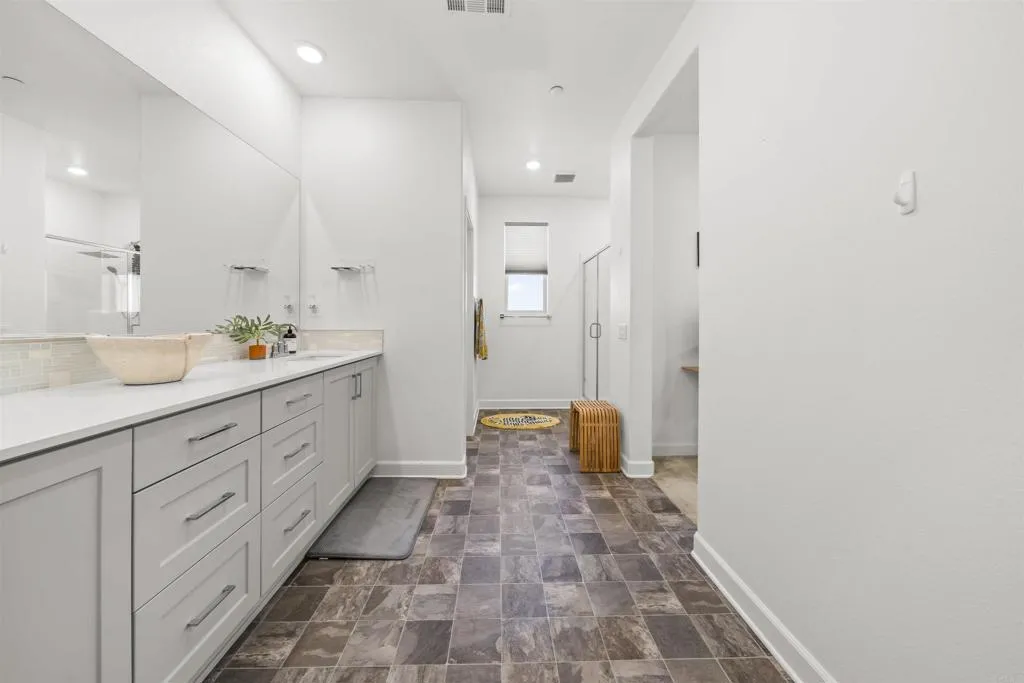 https://cdn.realtyfeed.com/cdn/127/306684807/606f2433c13a78efc120d98d744b94aa.webp