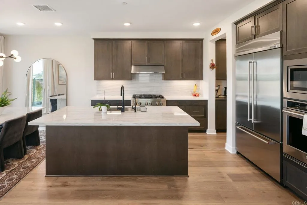 https://cdn.realtyfeed.com/cdn/127/306684812/4efbaabba74935f4b3411fb5ddc21387.webp