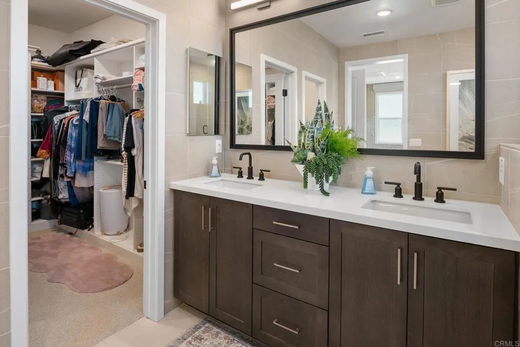https://cdn.realtyfeed.com/cdn/127/306684812/65deb933ff8187d43da9c049836bf777.webp