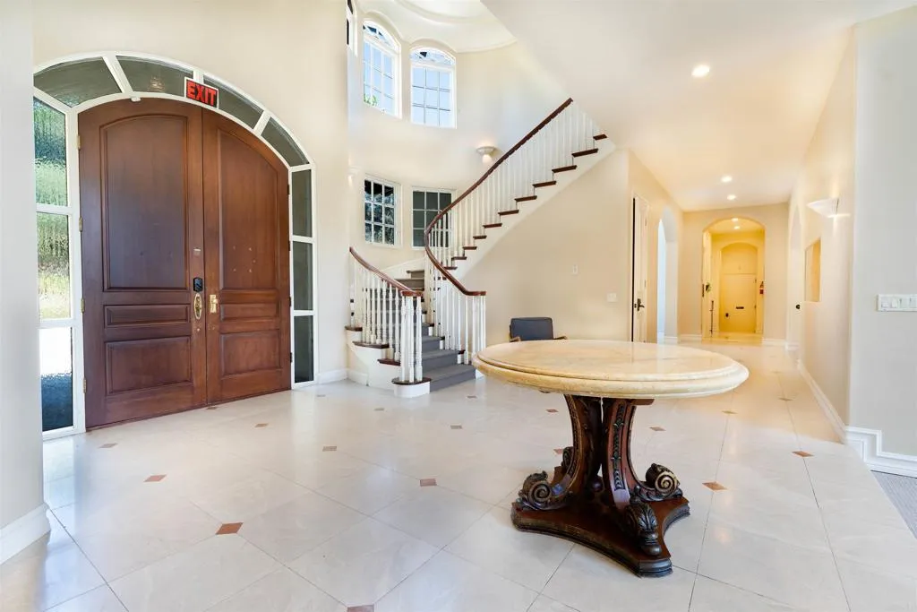https://cdn.realtyfeed.com/cdn/127/306684843/c1c78b9bc2bfd1a1f3af0ccdaa9217dd.webp