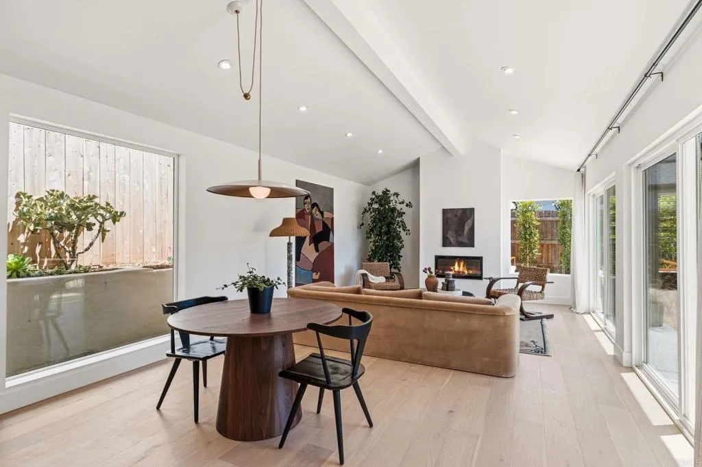 https://cdn.realtyfeed.com/cdn/127/306684949/849281f8a1bac8e4831bf31b3decbcf7.webp
