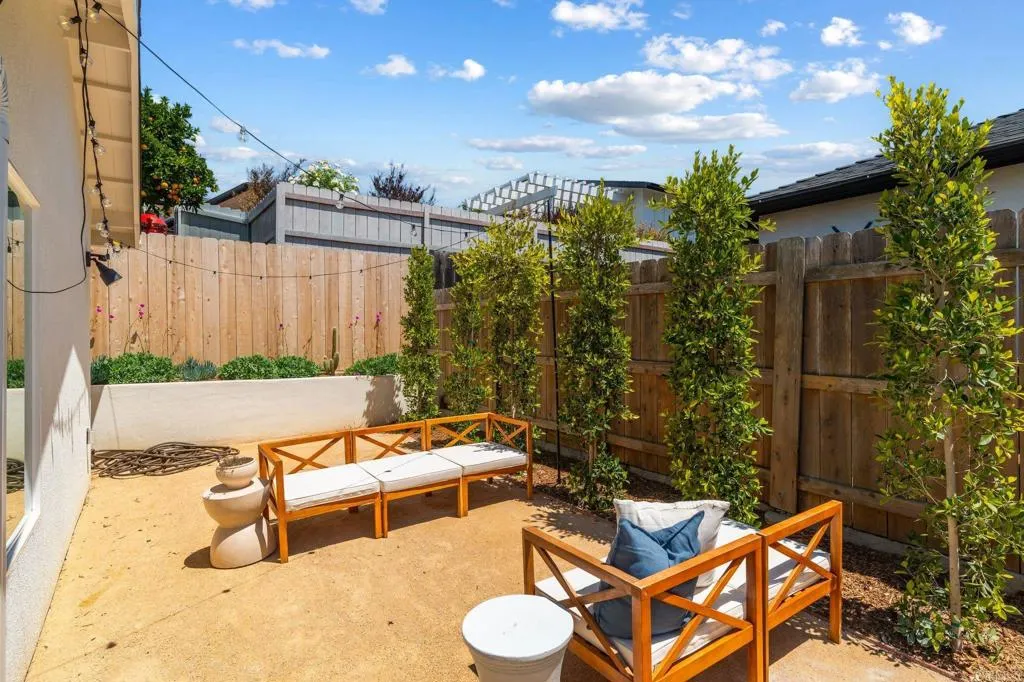 https://cdn.realtyfeed.com/cdn/127/306684949/94a7aefa2831f4026a67f764cf8807b7.webp