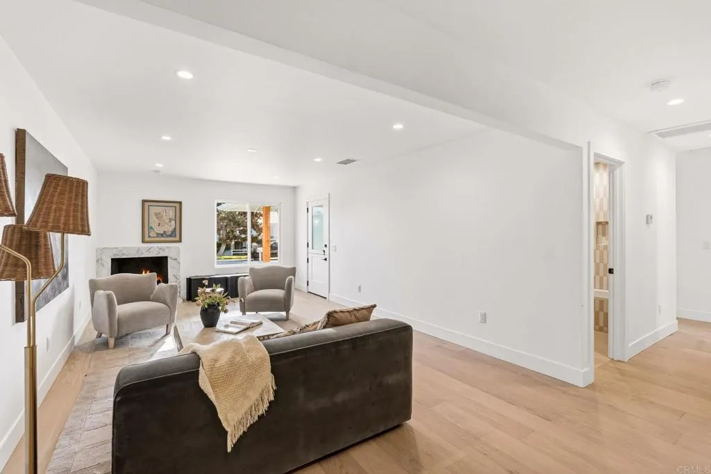 https://cdn.realtyfeed.com/cdn/127/306684949/ece3b83e195e485f0a9005abefade5dd.webp