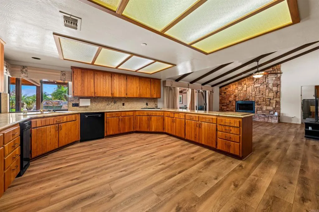 https://cdn.realtyfeed.com/cdn/127/306685021/9268807d906c1da0237cf9a978ffd8f0.webp