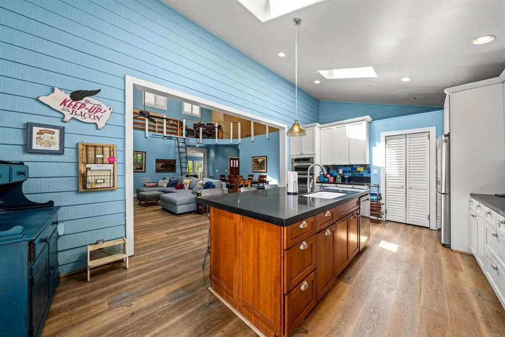 https://cdn.realtyfeed.com/cdn/127/306685021/9a4d28bac9bea9f7db671015e7038eee.webp