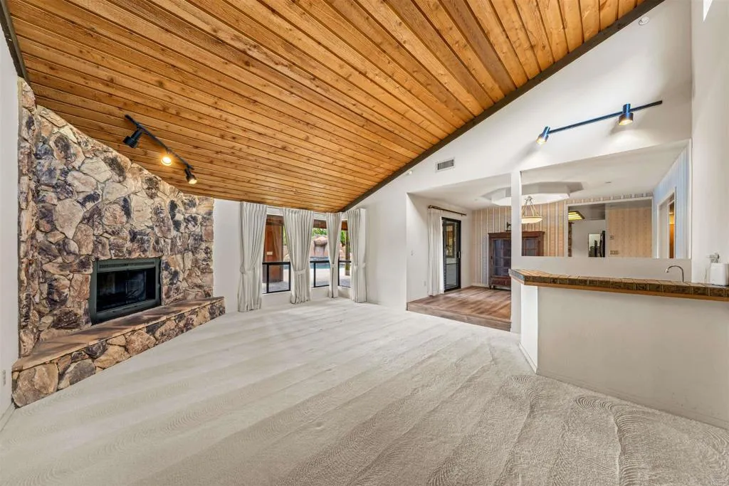 https://cdn.realtyfeed.com/cdn/127/306685021/b2bdc8d3ca48b05e1c6a19cdf112b1b8.webp