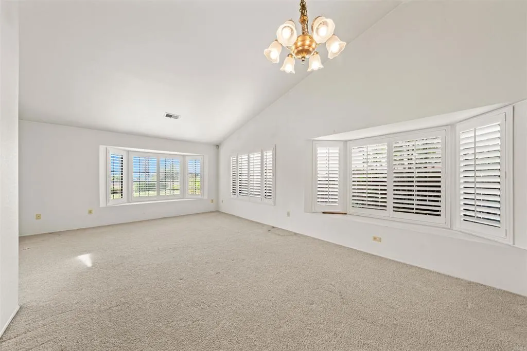 https://cdn.realtyfeed.com/cdn/127/306685029/131d036b5c6bdc8dba38231be24906a1.webp