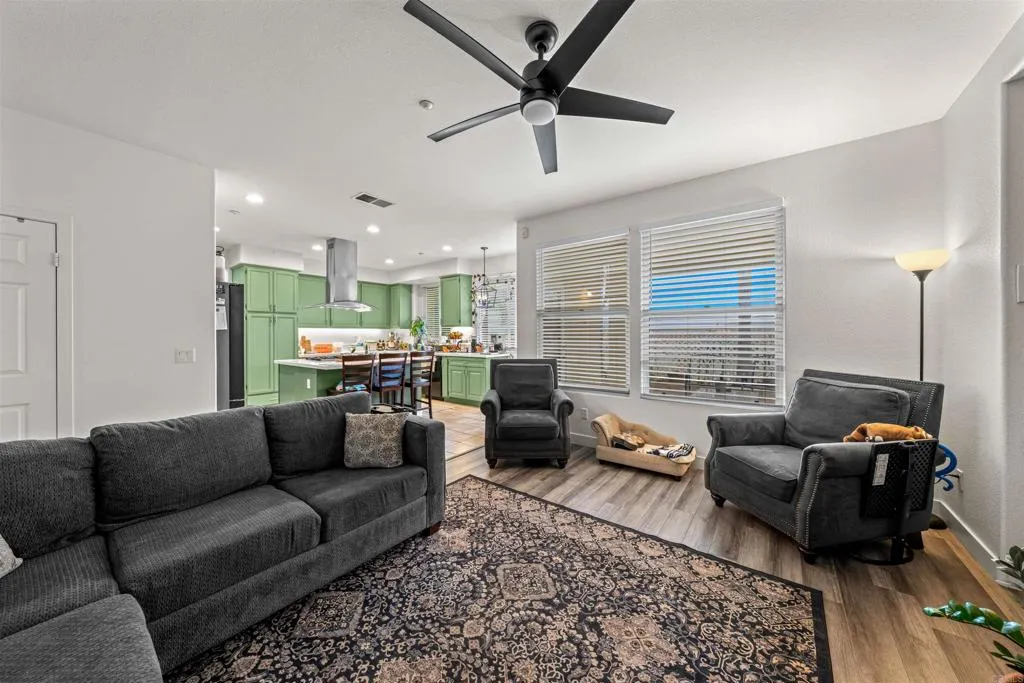 https://cdn.realtyfeed.com/cdn/127/306685038/e3ac984a25318c5464074948a3854d4f.webp