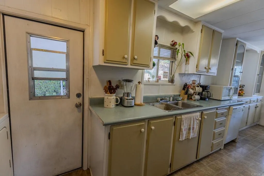 https://cdn.realtyfeed.com/cdn/127/306685120/8f14a521f833860d73fd80ec6bb60d14.webp