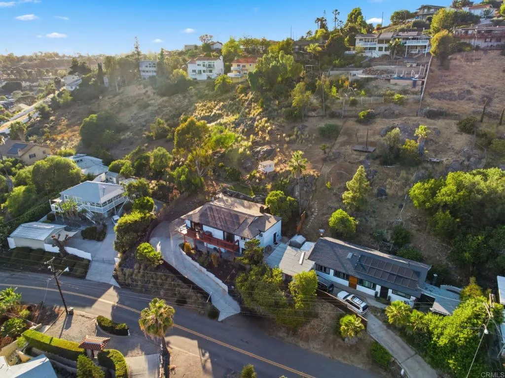 https://cdn.realtyfeed.com/cdn/127/306685220/8a6e0e3fe312489a52a35e17091d81d3.webp