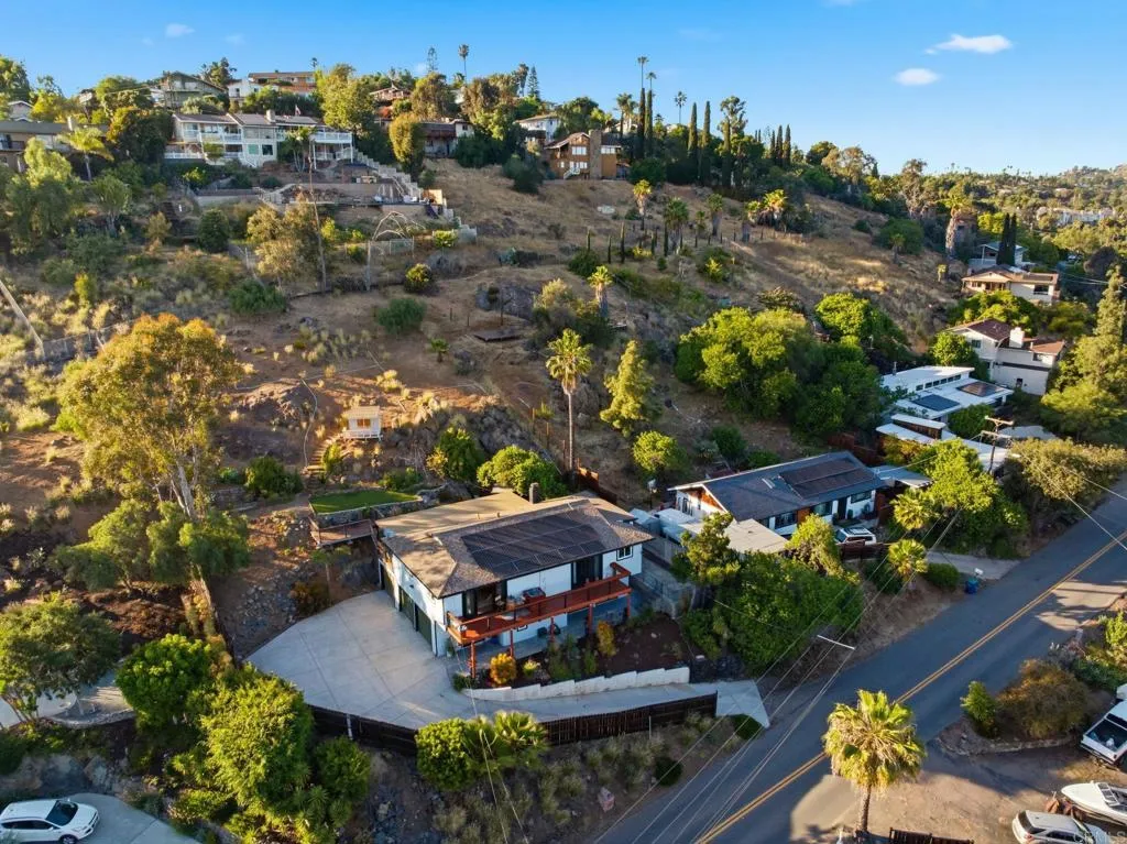 https://cdn.realtyfeed.com/cdn/127/306685220/9c02ac714ed985a77594f7296338e1b2.webp