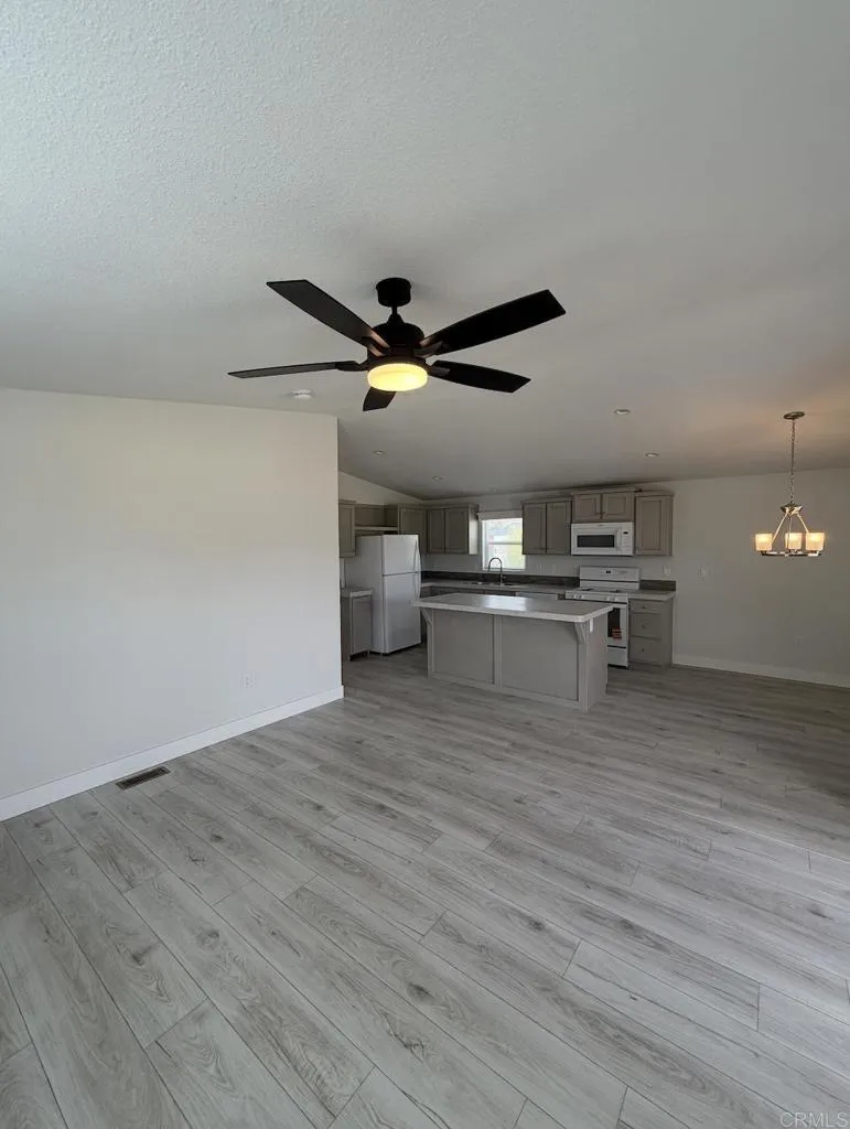 https://cdn.realtyfeed.com/cdn/127/306685257/174175d5308c64e6be223a13efb53561.webp