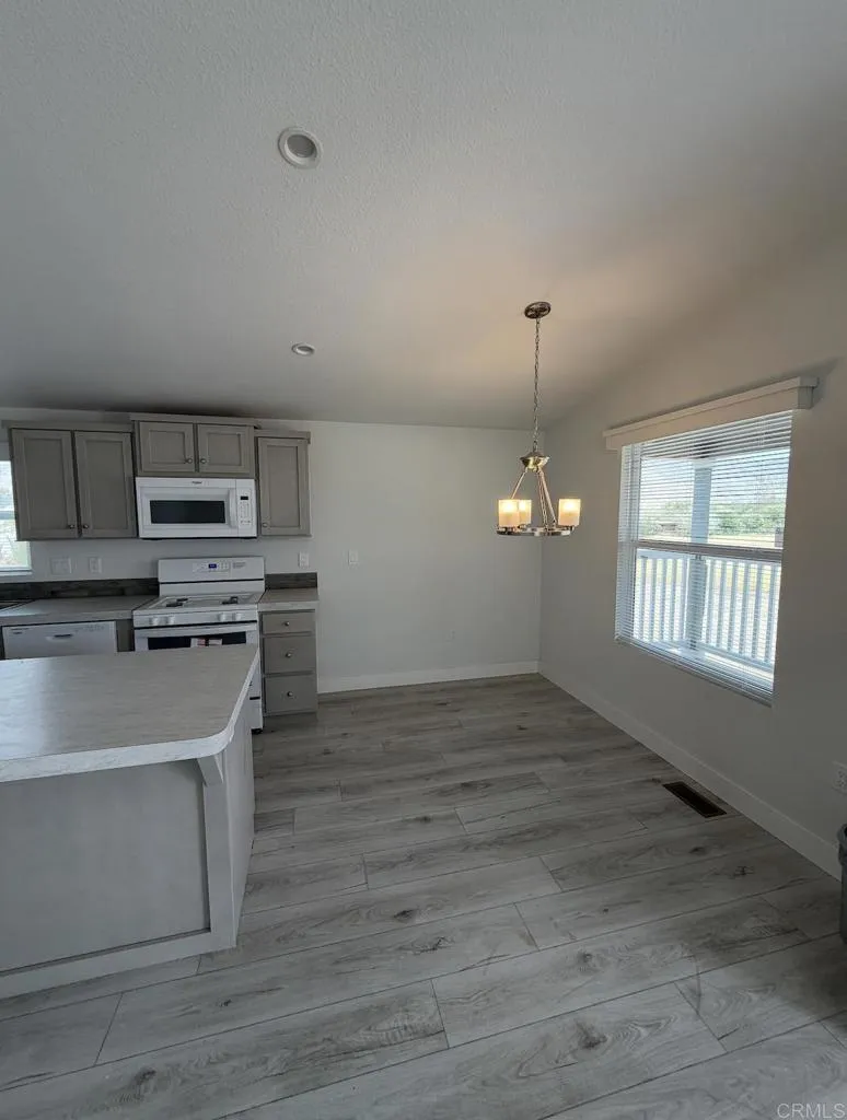 https://cdn.realtyfeed.com/cdn/127/306685257/4baf0d45314c3d2c3ec390ca2f706a11.webp