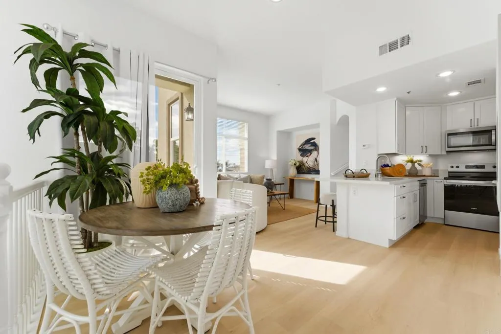 https://cdn.realtyfeed.com/cdn/127/306685259/551c1e21cfd40d68a7b8a9f9b0beac39.webp