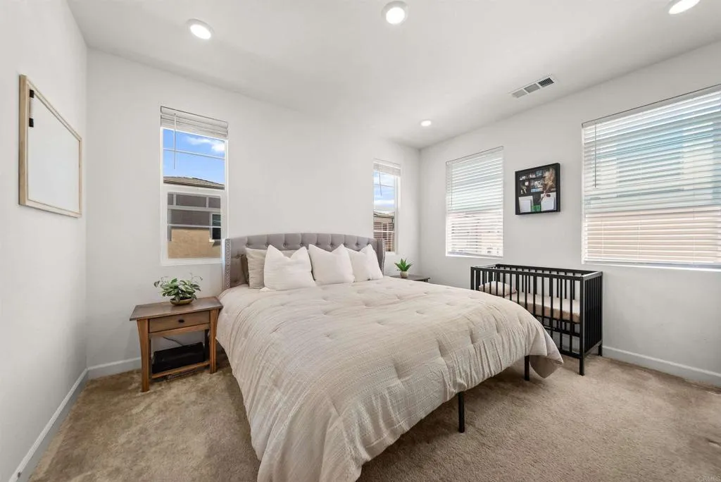https://cdn.realtyfeed.com/cdn/127/306685531/52b88e2f5e5098194db90300fd35cc37.webp