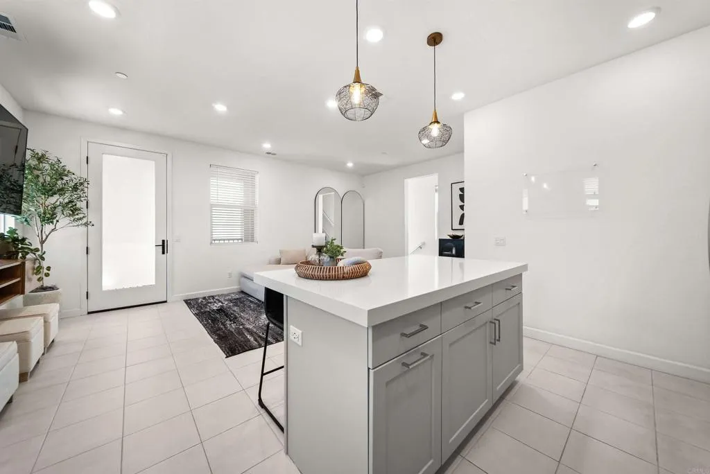 https://cdn.realtyfeed.com/cdn/127/306685531/ae8f1dade3bcff6eabeb94a939aaea0a.webp