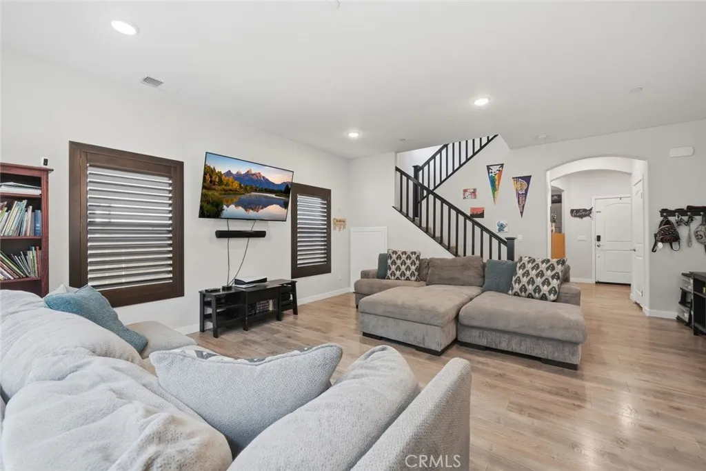 https://cdn.realtyfeed.com/cdn/127/306685586/ac515fdb2835615db65f822c73dcbec9.webp
